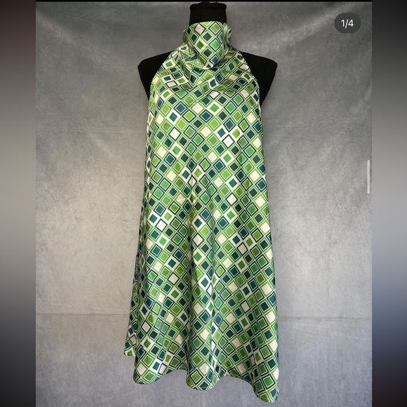 Dresses & Skirts - Green Geometric Design high cowl neck halter Mini Dress w open back - size small